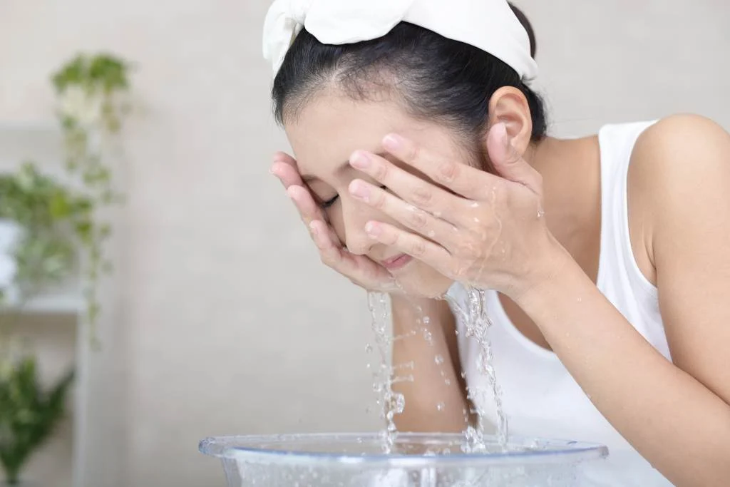 Manfaat Air Hangat untuk Kulit Wajah