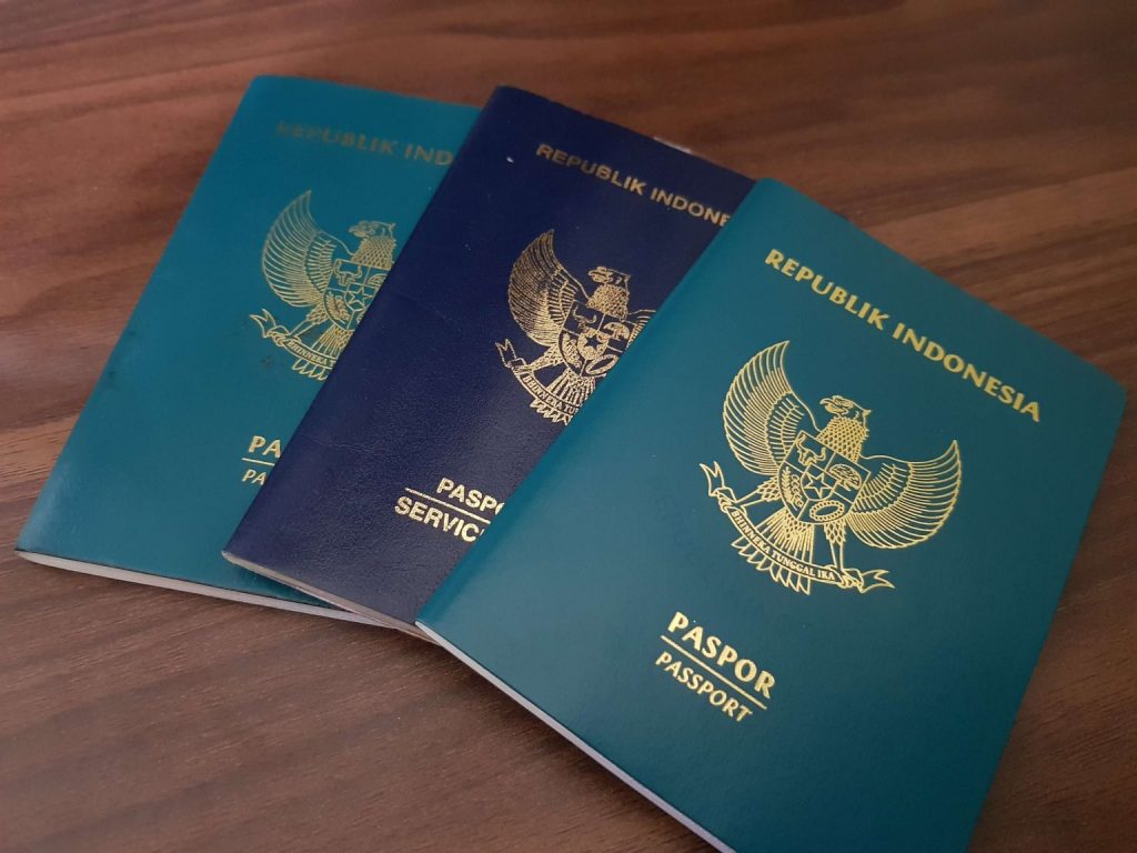 Perbedaan Antara Paspor Wisata dan Paspor Kerja